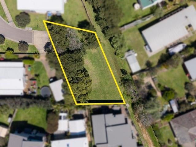 Heart of Phillip Island With Beaches, Shops and Lifestyle Within Easy Reach!