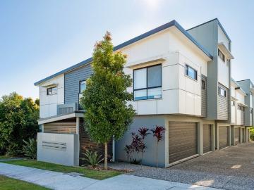 Heart of Southport 3brm, 3 bathrooms & Double Garage
