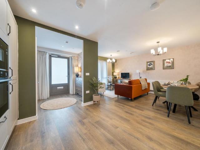 Heartwood House, Whitchurch Road. 2 bed apartment to rent £2,619 pcm £604 pw