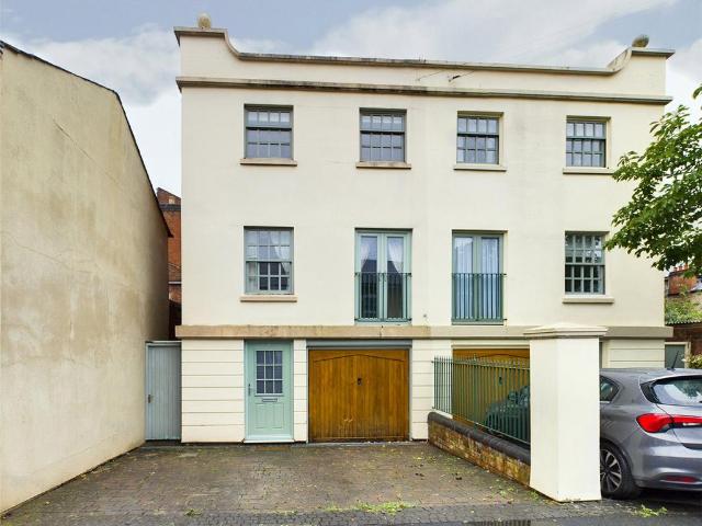 Hebb Street, Worcester. 3 bed semi detached house to rent £1,250 pcm £288 pw
