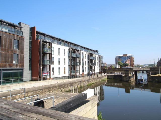 Hebble Wharf, Navigation Walk. 2 bed flat to rent £925 pcm £213 pw