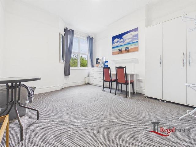 Heber Road, London, NW2 6AA 1 bed in a house share to rent £875 pcm £202 pw