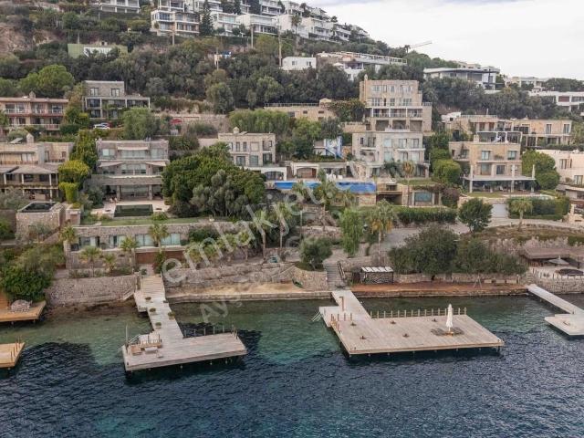 Hebil Koyunda Denize Sıfır Prestijli Beluga Sitesi'nde Taş Villa
