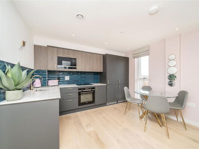 Heckfield Place, Fulham SW6, 1 bed flat to rent, £2,800 pcm | PrimeLocation