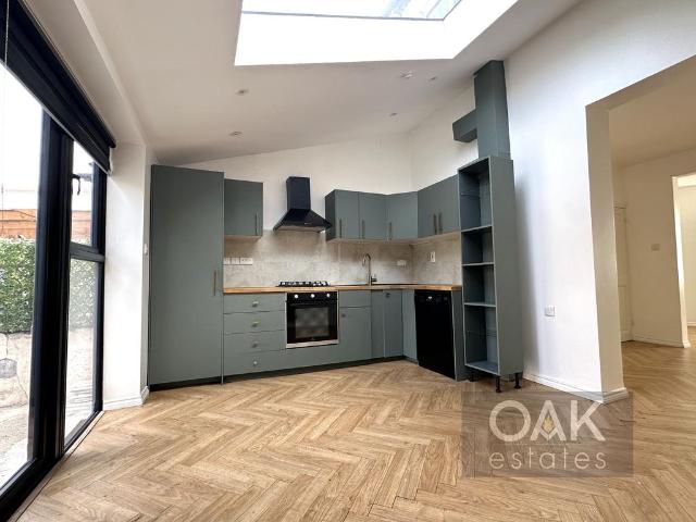 Hedworth Avenue, Cheshunt, Waltham. 3 bed terraced house to rent £2,300 pcm £531 pw