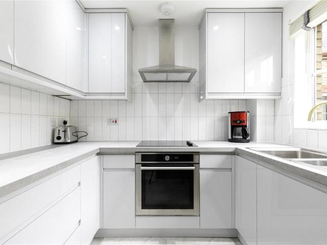 Heddington Grove, London, N7 2 bed apartment to rent £2,350 pcm £542 pw