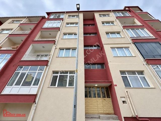 Hedef Emlak'tan Ticaret Lisesi Civarı Satılık 2+1 Geniş Daire