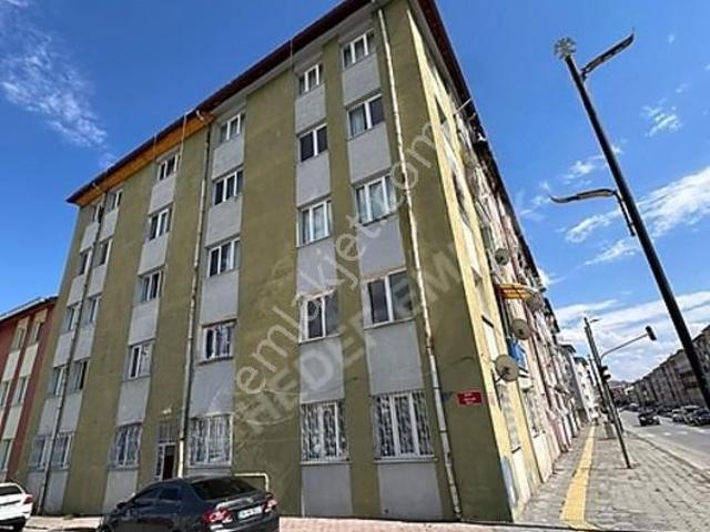 Hedef Emlak'tan Abdulvahabi Gazi Caddesi'nde Satılık 2+1 Daire