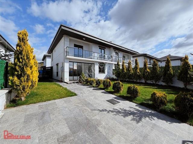 Hedef Emlaktan Karşıyada Ultra Lüx Eşyasız Kiralık Villa