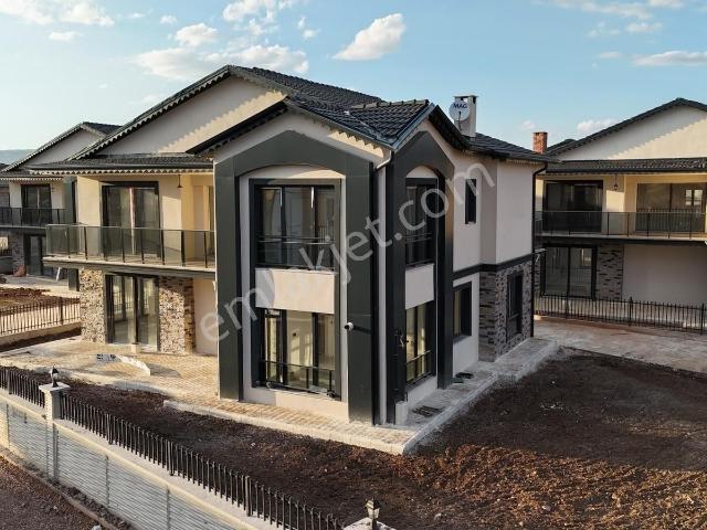 Hedef Emlaktan Karşıyakada Satılık Ultra Lüx 5+1 Villa Fırsatı
