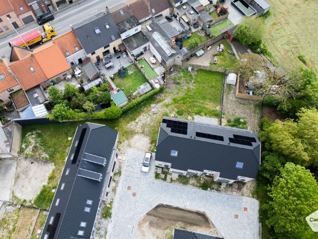 Hedendaagse gezinswoningen in het landelijke Pervijze