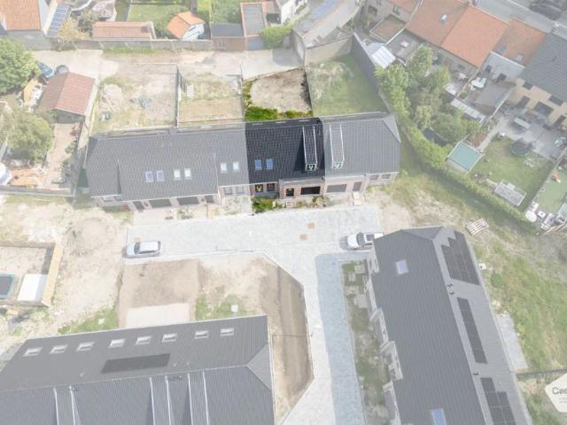 Hedendaagse gezinswoningen in het landelijke Pervijze