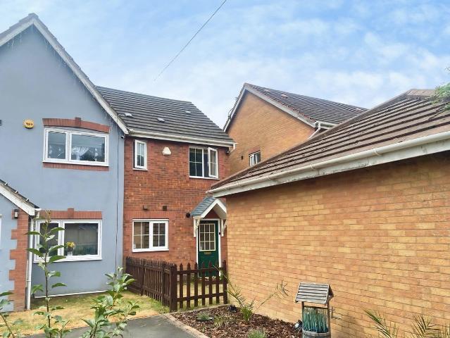 Hedge Way, Nuneaton, Warwickshire CV10, 2 bed semi detached house to rent, £995 pcm | PrimeLocation