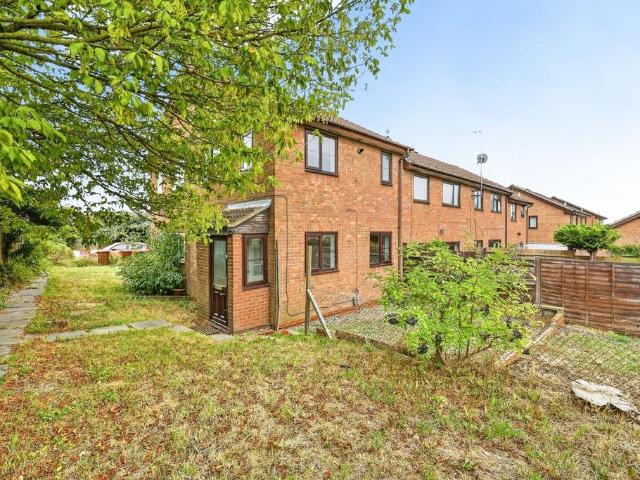Hedge End, Northampton. 1 bed semi detached house to rent £850 pcm £196 pw