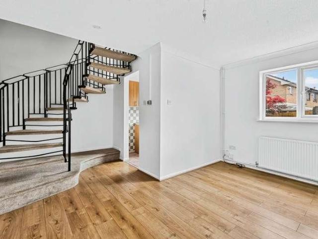 Hedge End, Northampton, Northamptonshire, NN4