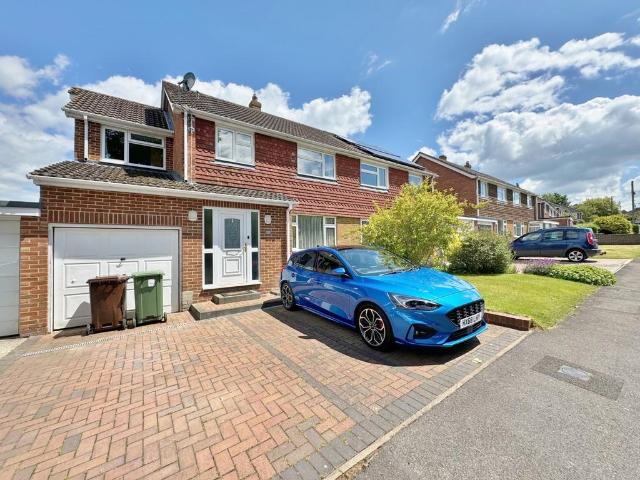 Hedge Hill Road, Wantage OX12 4 bed semi detached house to rent £1,850 pcm £427 pw