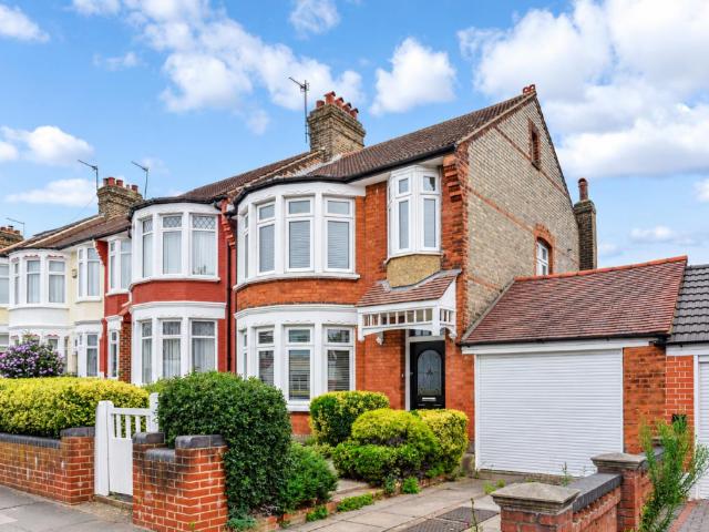 Hedge Lane, Southgate N13, 1 bed end terrace house to rent, £2,600 pcm | PrimeLocation