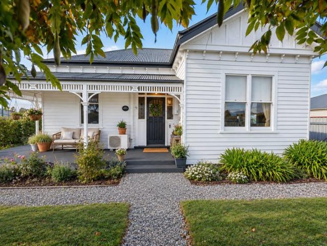 Hedgewood A Westbury Classic with Something Special