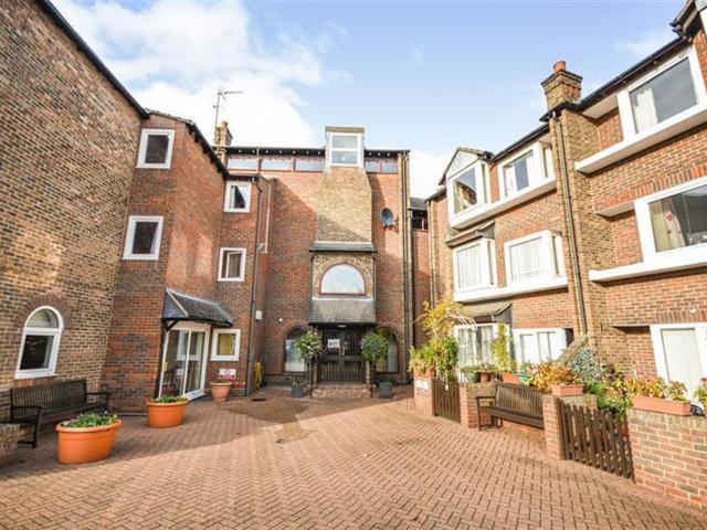 Hedingham Place, Halstead CO9, 1 bed flat to rent, £925 pcm | PrimeLocation