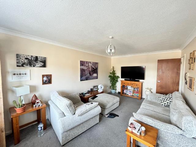 Hedingham Place, Rochford SS4, 2 bed flat to rent, £1,200 pcm | PrimeLocation