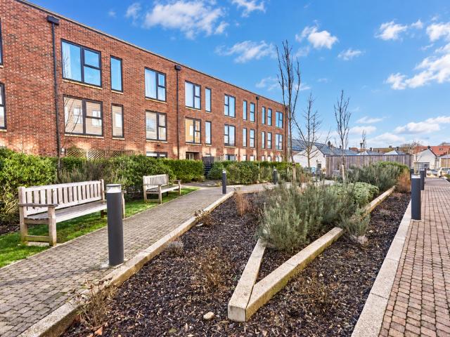 Hedley Road, Hertfordshire AL1 1 bed apartment to rent £1,600 pcm £369 pw