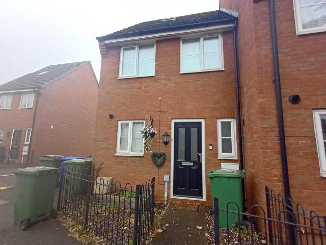 Hednesford Road, CANNOCK, WS11 3 bed semi detached house to rent £1,100 pcm £254 pw
