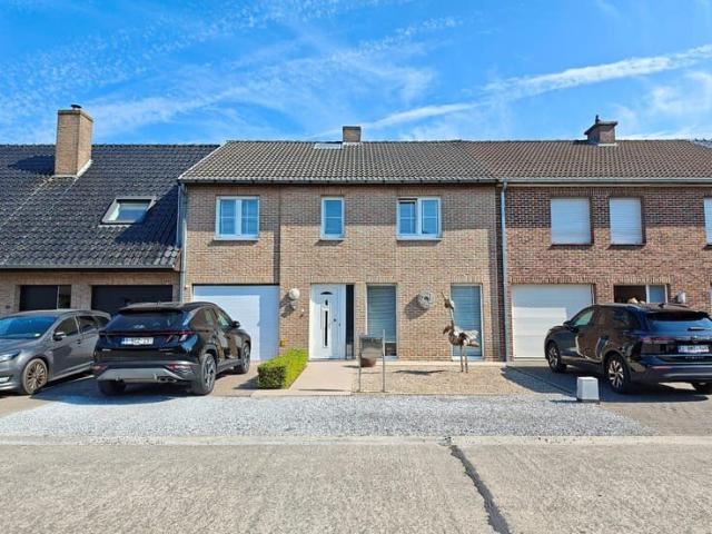 Heel verzorgde ruime woning met tuin, garage en 4 slaapka.