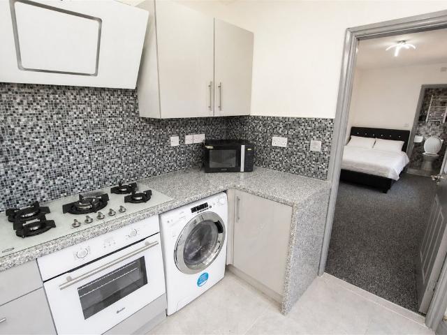 Heeley Road, Birmingham B29, 6 bed shared accommodation to rent, £607 pcm | PrimeLocation