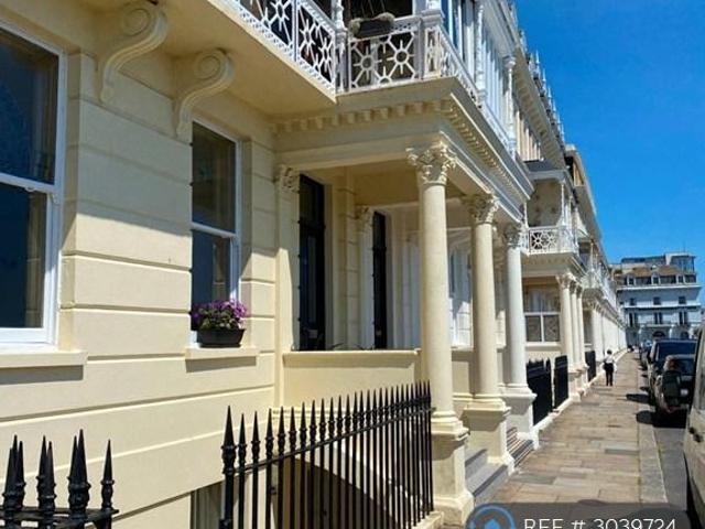 Heene Terrace, Worthing, BN11 2 bed flat to rent £1,595 pcm £368 pw