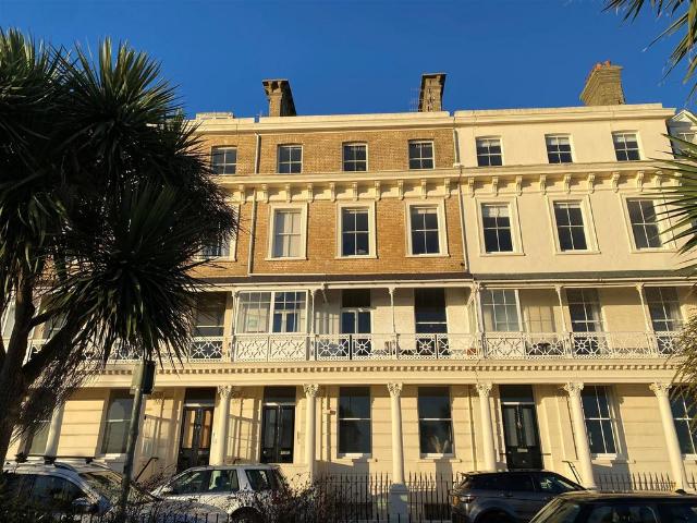 Heene Terrace, Worthing 2 bed flat to rent £1,500 pcm £346 pw