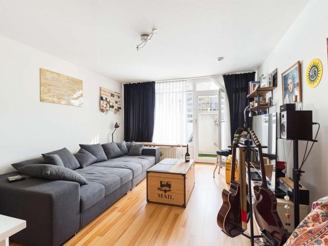 HEGERICH: Vermietete 1 Zimmer Wohnung mit Balkon in direkter Lage am Olympia Einkaufszentrum