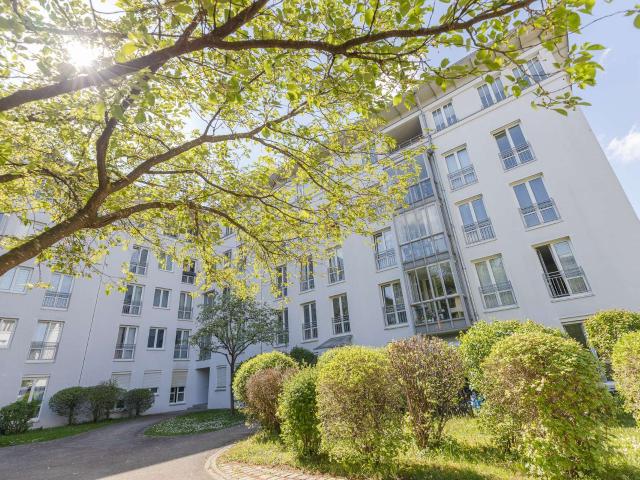HEGERICH: Vermietete 2 Zimmer Wohnung mit Blick ins Grüne in gefragter Lage am Olympiapark