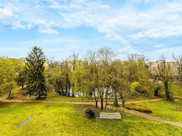 HEGERICH: Ankommen und wohlfühlen: Lichtdurchflutete Wohnung mit Balkon ins Grüne
