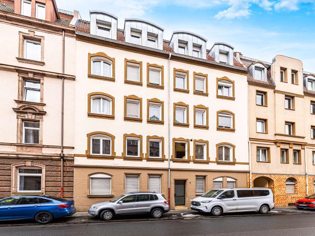 HEGERICH: Attraktive 2 Zimmer Wohnung mit Dachgeschoss Charme für Singles, Paare oder Kapitalanleger