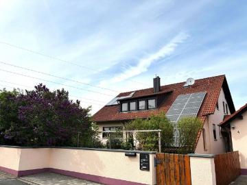 HEGERICH: Attraktive 3 Zimmer Dachgeschosswohnung mit Terrasse in Oberasbach