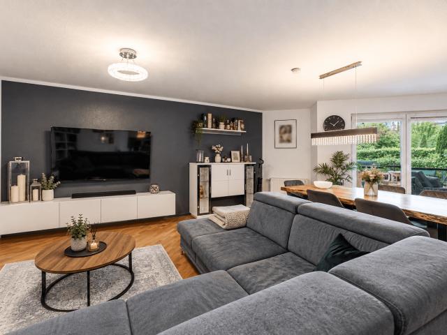 HEGERICH: Erdgeschosswohnung mit besonderem Wohngefühl Großzügig, vielseitig & Terrasse