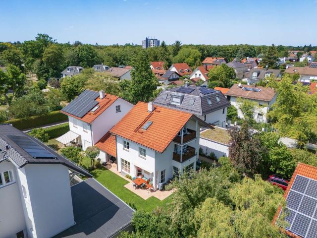 HEGERICH: Grüne Idylle – Einfamilienhaus in traumhafter Lage von Ottobrunn!
