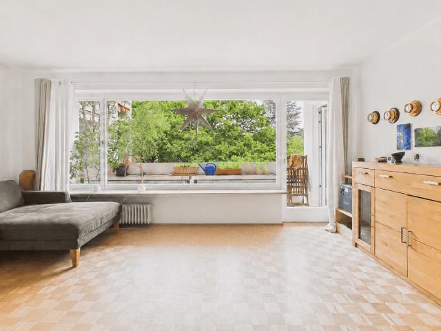 HEGERICH: Helle, vermietete 3 Zimmer Wohnung mit zwei Balkonen Krailling am Rand zu Planegg