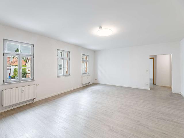 HEGERICH: Historischer Charme, moderner Komfort – stilvolle Wohnung mit Carport