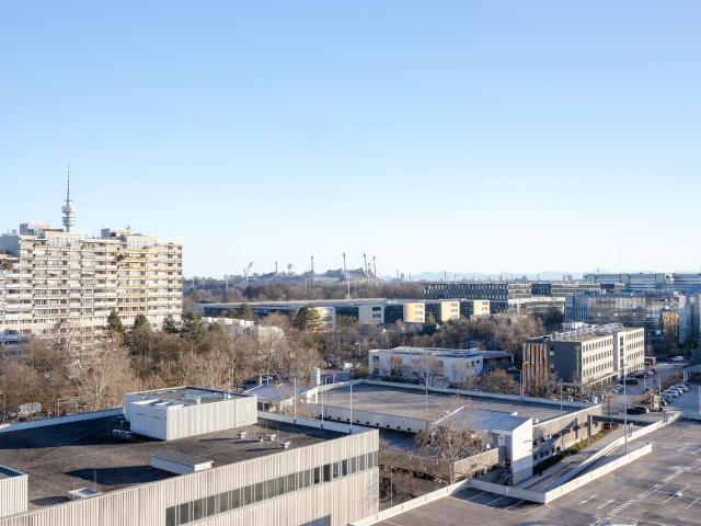 HEGERICH: Langfristig vermietete 1 Zimmer Wohnung mit Loggia am Olympia Einkaufszentrum