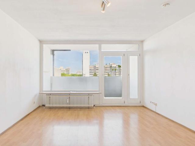 HEGERICH: Leerstehende 1 Zimmer Wohnung mit Ost Balkon direkt am Olympia Einkaufszentrum