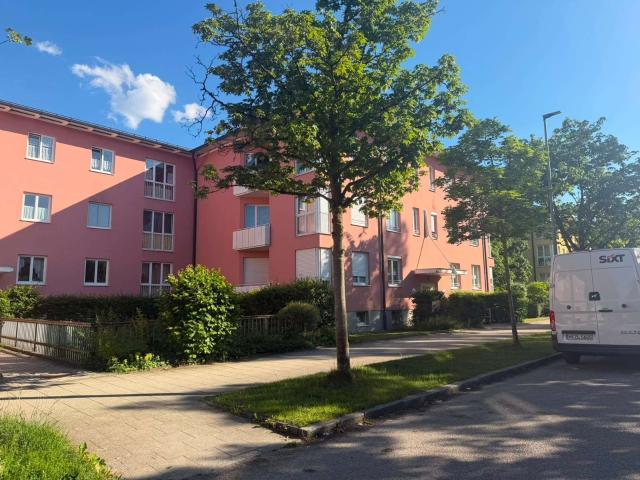HEGERICH: Seit 1996 vermietete 4 Zimmer Wohnung mit Südost Balkon in Pasing Obermenzing