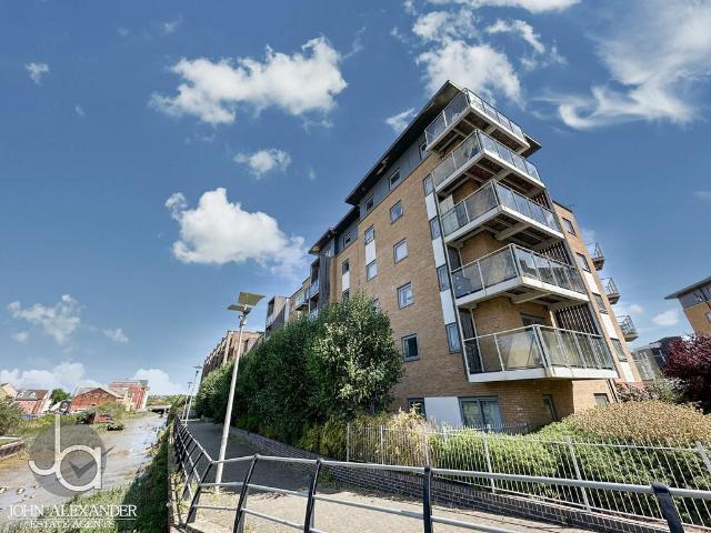 Heia Wharf, Hawkins Road 2 bed ground floor flat to rent £1,275 pcm £294 pw