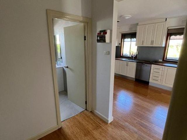 Heidelberg Heights Home for Sale $690k, 2 Bed/1 Bath, Solar & A/C