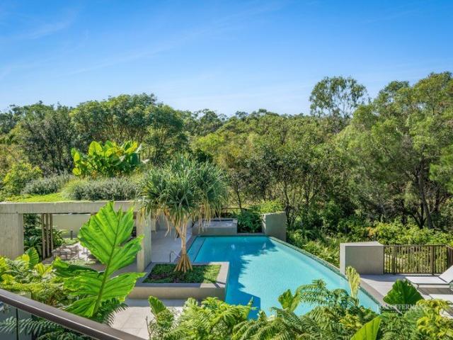 Height of Elegance: Indescribable Mood of Nature  Close to Cosmopolitan Everything Noosa Heads