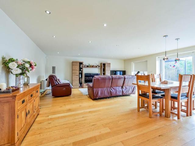 Heights Close, Wimbledon, London, SW20 5 bed terraced house to rent £5,495 pcm £1,268 pw