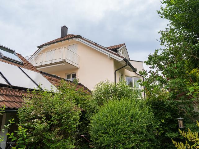 Heike Borchers Immobilien*Dachgeschoss t raum in ruhiger Wohngegend mit zwei Balkonen