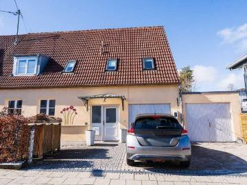 Unterhaching, Oberbayern, Bayern - Parkplatz