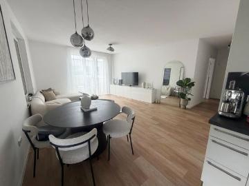 Heiligkreuzviertel: Zweizimmerwohnung mit Balkon, EBK und Stellplatz