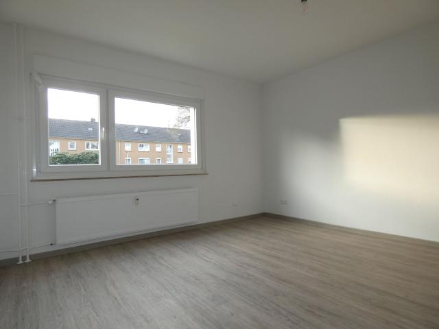 Heimaterde! Kleine Single Wohnung! Bereits aufwendig saniert!